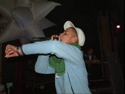 932
